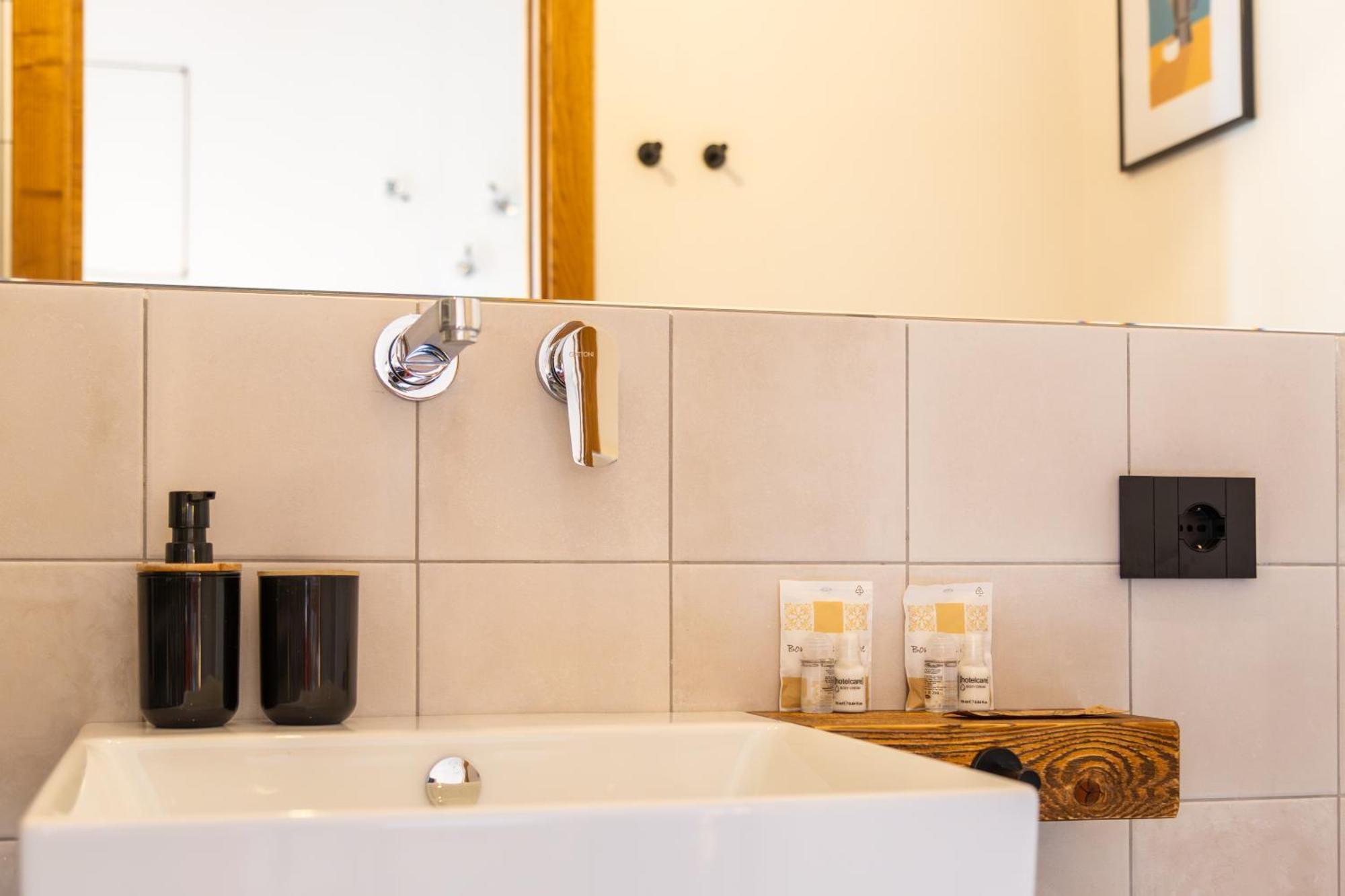Iknos Accommodation Тортоли Экстерьер фото